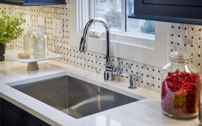 https://www.cornerstonerefinishing.ca/wp-content/uploads/2021/12/How-To-Choose-The-Best-Material-For-Kitchen-Countertop.jpg